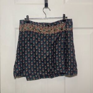 NWOT EARTHBOUND Patterned Mini Skirt with Buttons